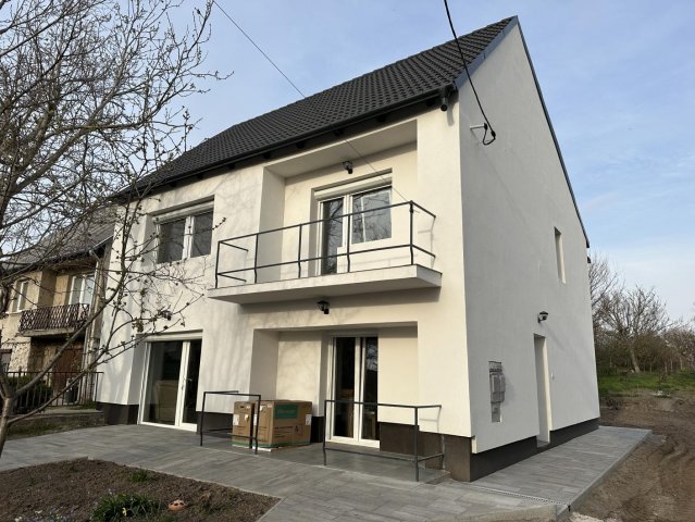 Eladó családi ház, Bajon 124 M Ft, 5 szobás