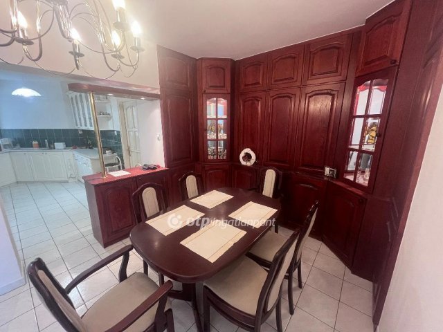 Eladó téglalakás, Szegeden 89.9 M Ft, 3 szobás