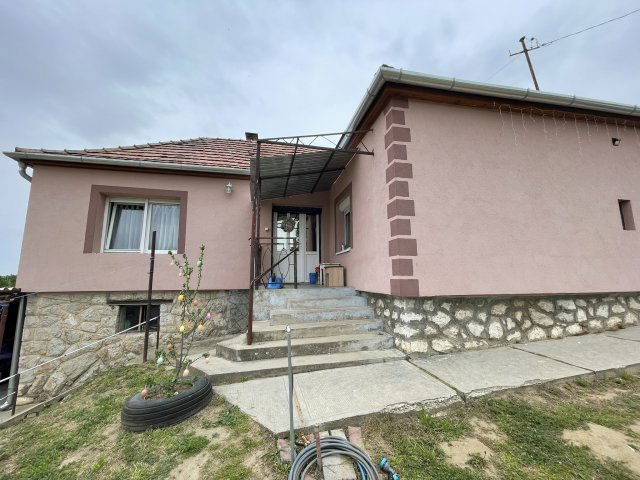 Eladó családi ház, Döbröközön 23.5 M Ft, 3 szobás