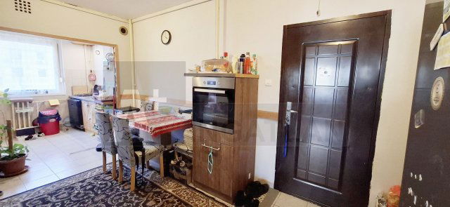 Eladó panellakás, Szegeden 64.99 M Ft, 4 szobás