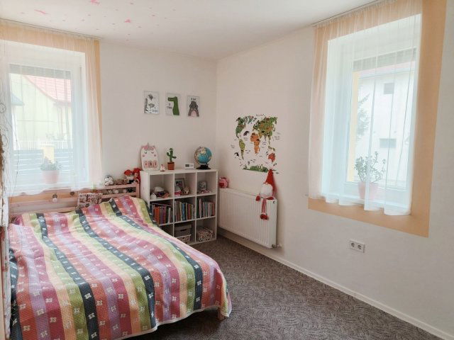 Eladó családi ház, Székesfehérvárott 139.99 M Ft, 4 szobás