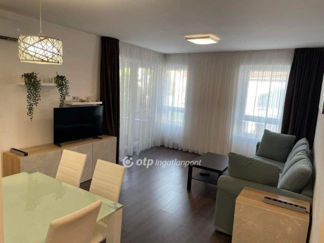 Kiadó téglalakás, albérlet, Szegeden 370 E Ft / hó, 3 szobás