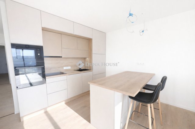 Eladó családi ház, Pécsett 89.9 M Ft, 4 szobás