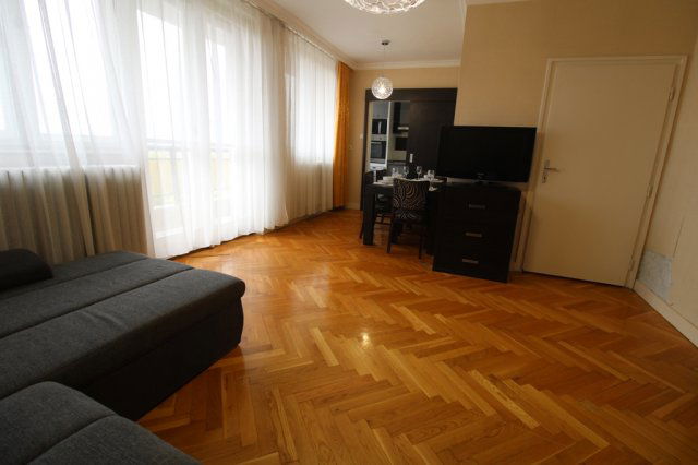 Kiadó téglalakás, albérlet, Pécsett, Kodály Zoltán utcában