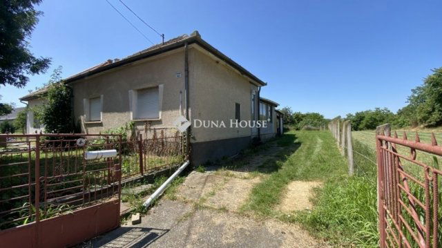 Eladó családi ház, Szigetbecsén 33.8 M Ft, 2 szobás