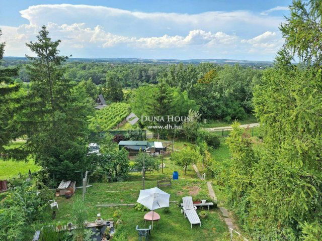 Eladó nyaraló, Neszmélyen 25 M Ft, 3 szobás