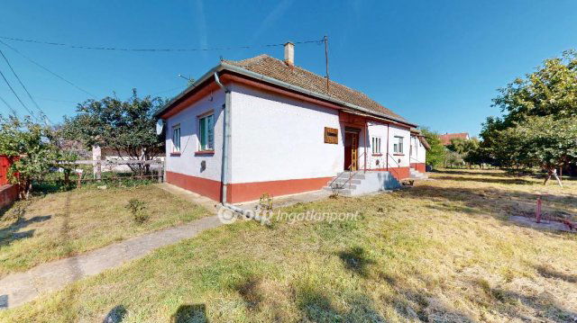 Eladó családi ház, Tarcalon 22 M Ft, 4 szobás