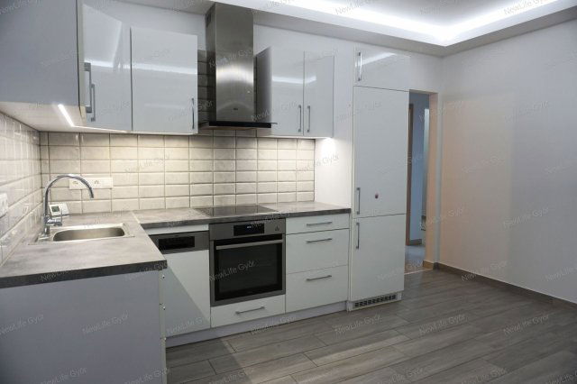 Eladó téglalakás, Győrött 64.9 M Ft, 2+1 szobás