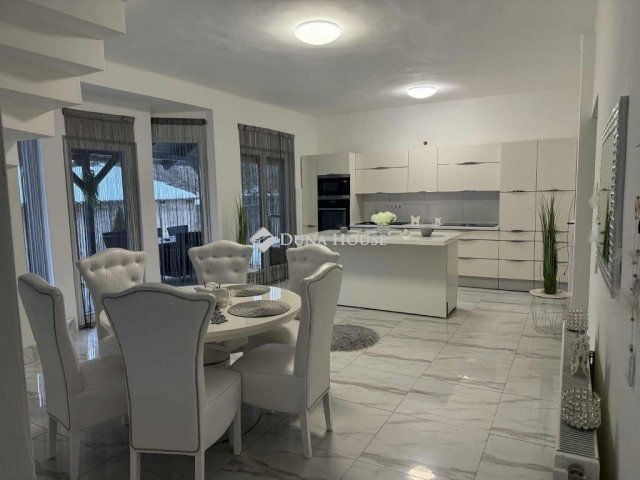 Eladó családi ház, Berhidán 69 M Ft, 6 szobás