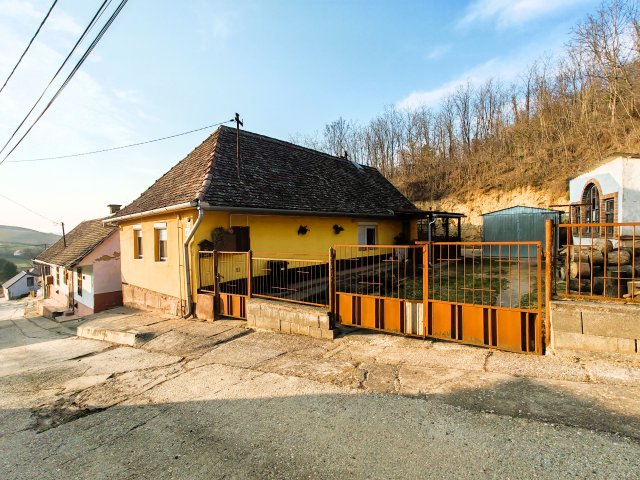 Eladó családi ház, Cikón 17.9 M Ft, 1+2 szobás