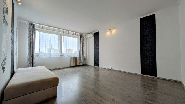 Kiadó panellakás, albérlet, Kecskeméten, Irinyi utcában