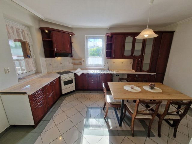 Eladó családi ház, Baján 77.9 M Ft, 6 szobás