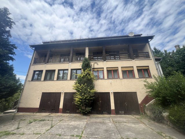 Eladó ikerház, Budapesten, II. kerületben 179.9 M Ft, 5 szobás