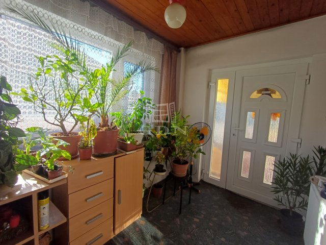 Eladó családi ház, Csávolyon 21.5 M Ft, 2 szobás
