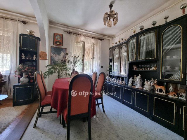 Eladó családi ház, Pápán 39.9 M Ft, 2+2 szobás