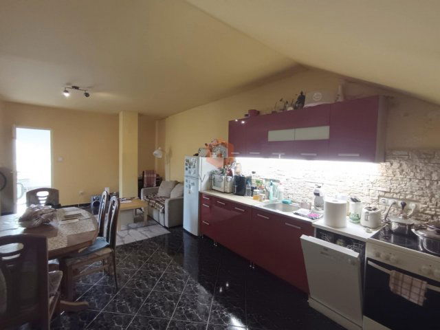 Eladó ikerház, Pécsett 60 M Ft, 3+1 szobás