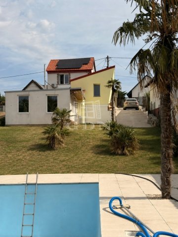Eladó családi ház, Székesfehérvárott 108 M Ft, 5 szobás