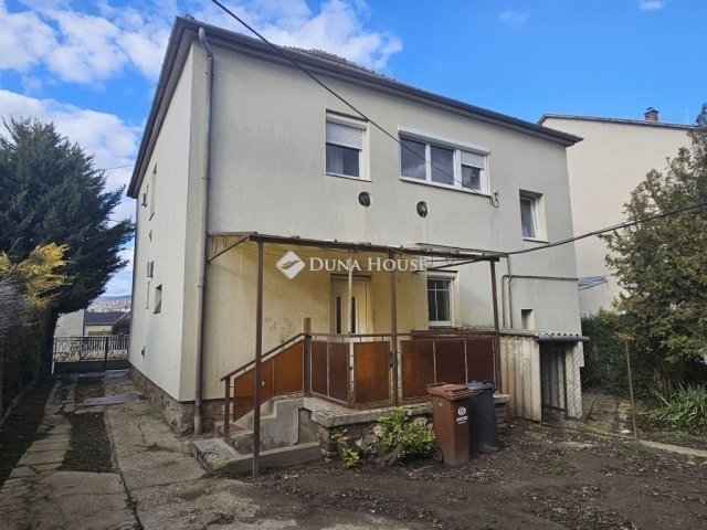Eladó családi ház, Pécsett 85 M Ft, 7 szobás