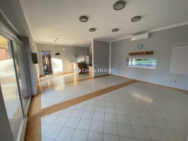 Eladó családi ház, Nagykozáron 139.99 M Ft, 5 szobás