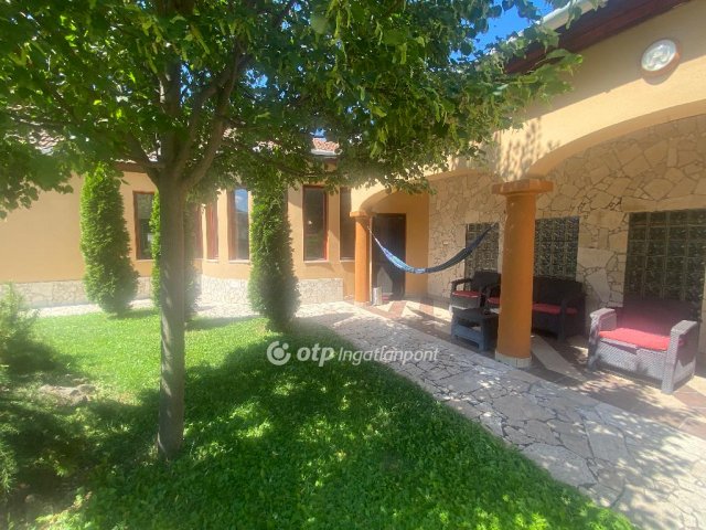 Eladó családi ház, Jászberényben 75 M Ft, 3 szobás