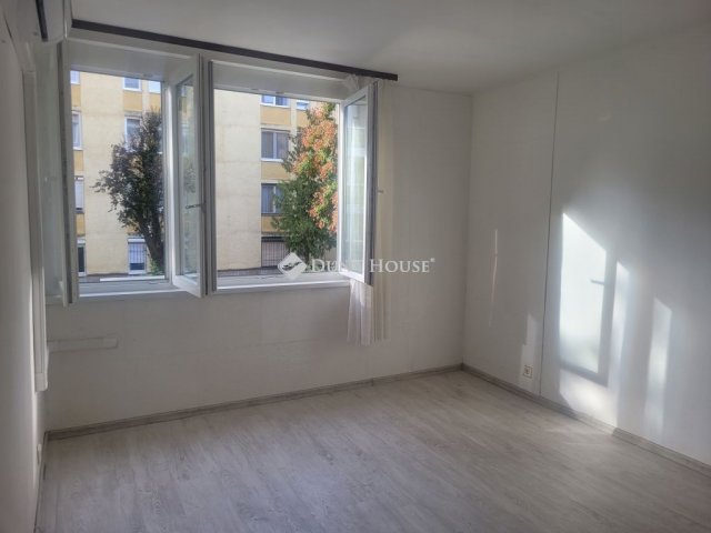 Kiadó téglalakás, albérlet, Esztergomban, Kölcsey Ferenc utcában