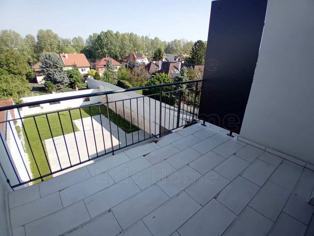Eladó téglalakás, Győrött 93.35 M Ft, 10 szobás