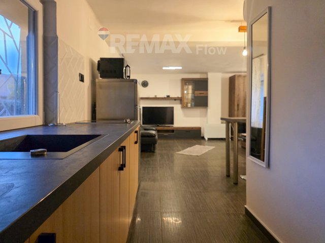 Kiadó téglalakás, albérlet, Pécsett 160 E Ft / hó, 1 szobás