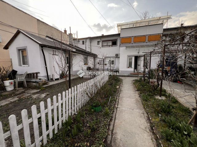 Eladó családi ház, Budapesten, XXII. kerületben, Csap utcában