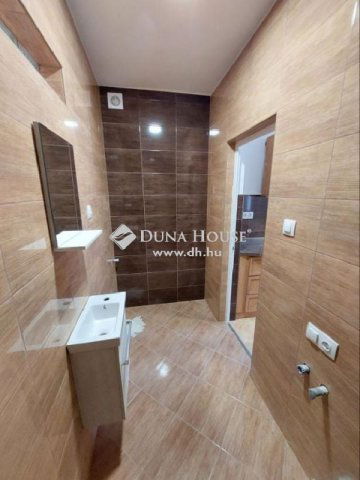 Eladó családi ház, Kecskeméten 85 M Ft, 8 szobás