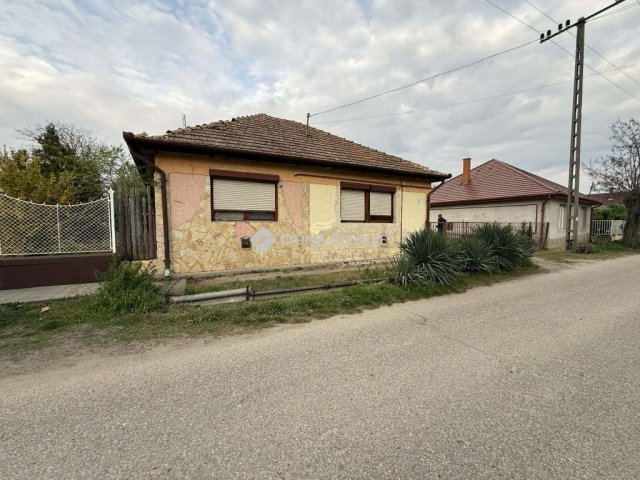 Eladó ikerház, Ócsán 29.9 M Ft, 2 szobás / költözzbe.hu