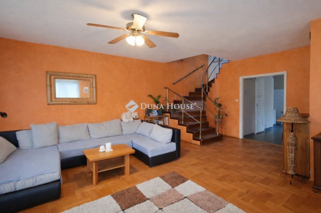 Eladó családi ház, Budapesten, III. kerületben 205 M Ft