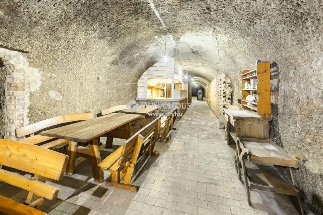 Eladó üzlethelyiség, Egerben 169.99 M Ft / költözzbe.hu
