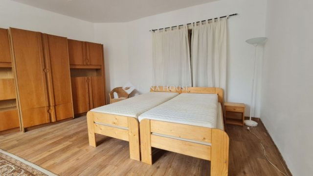 Kiadó téglalakás, albérlet, Pécsett 130 E Ft / hó, 2 szobás