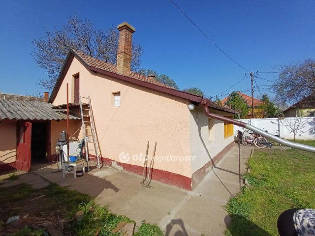 Eladó családi ház, Csongrádon 13.9 M Ft, 2 szobás