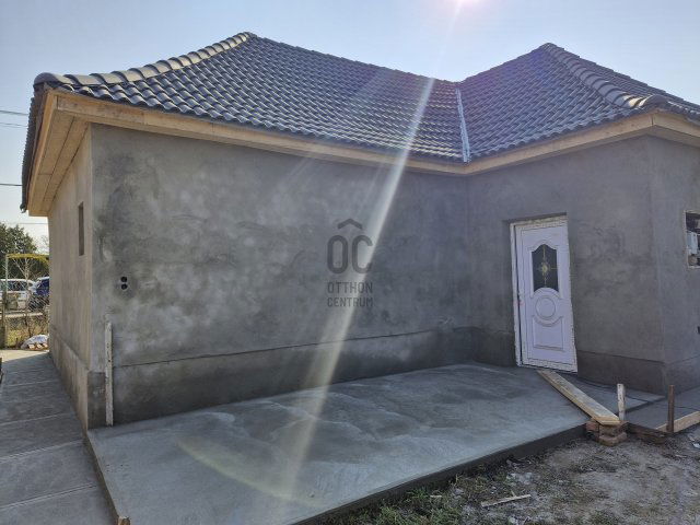 Eladó családi ház, Újszászon 38 M Ft, 4 szobás