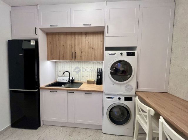 Eladó téglalakás, Debrecenben 89 M Ft, 3 szobás