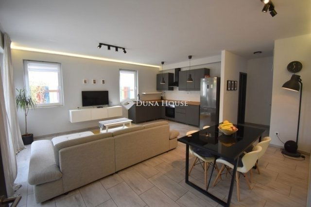 Eladó ikerház, Budapesten, XVI. kerületben 120 M Ft, 4 szobás