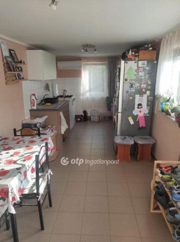 Eladó családi ház, Kiskunfélegyházán 33 M Ft, 1+1 szobás