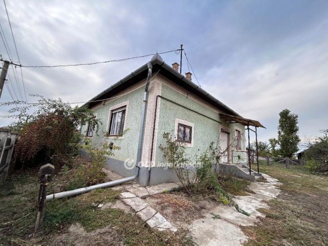Eladó családi ház, Konyáron 18 M Ft, 2 szobás