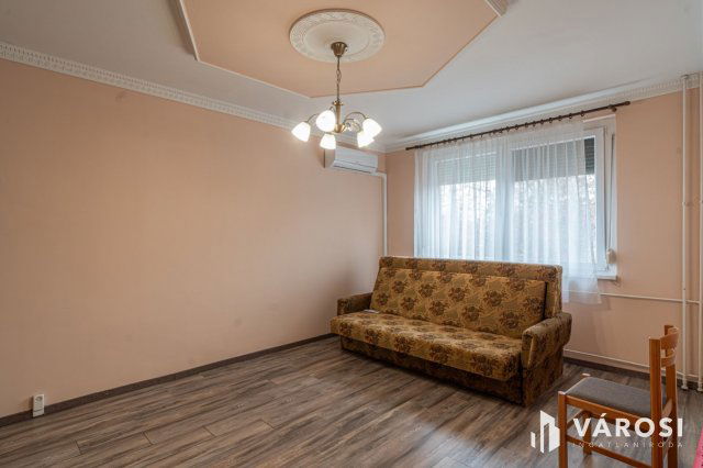 Eladó panellakás, Szegeden 53.9 M Ft, 2 szobás