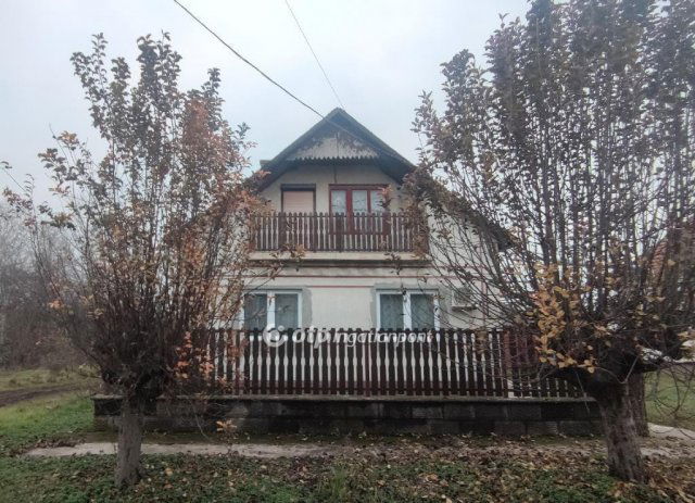 Eladó családi ház, Kunszentmártonban 21.99 M Ft, 3 szobás