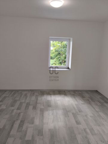 Eladó családi ház, Újszászon 18.9 M Ft, 2 szobás