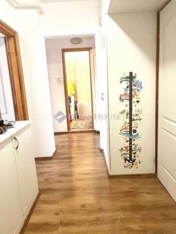 Eladó panellakás, Pécsett 58.99 M Ft, 4 szobás