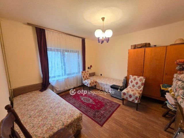 Eladó családi ház, Velencén 79.9 M Ft, 5+2 szobás