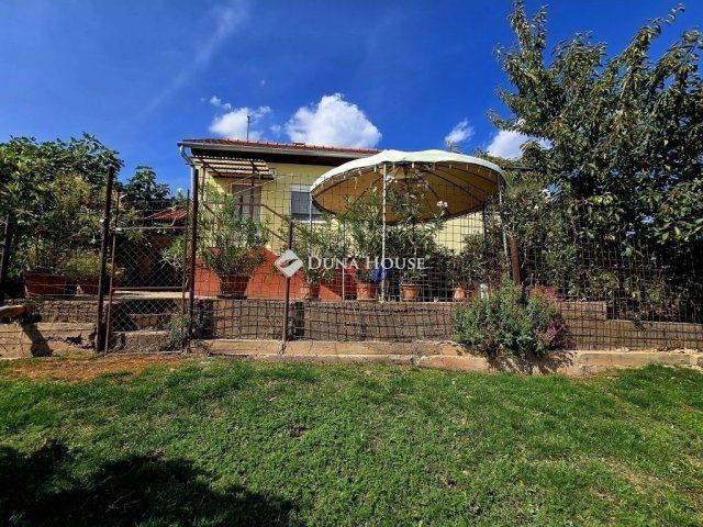 Eladó családi ház, Pécsett 32.3 M Ft, 2 szobás