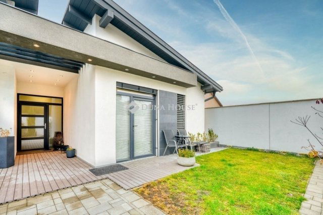 Eladó családi ház, Délegyházán 199 M Ft, 6 szobás