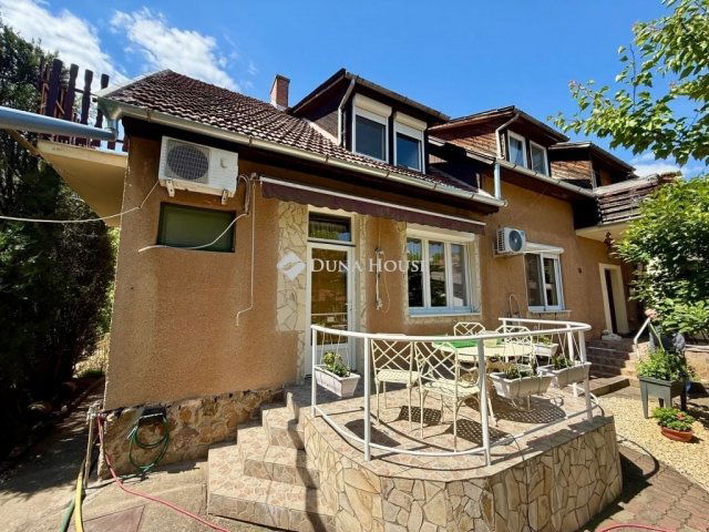 Eladó családi ház, Kecskeméten 149.9 M Ft, 9 szobás