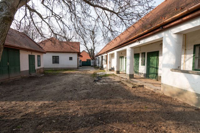 Eladó családi ház, Móron 59 M Ft, 6 szobás