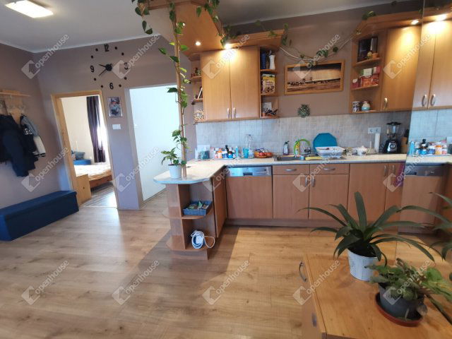 Eladó családi ház, Úrhidán 74.9 M Ft, 4 szobás