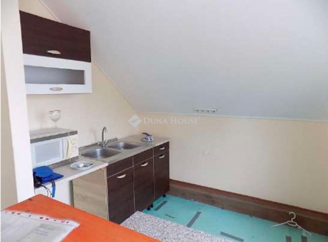 Eladó családi ház, Szentendrén 349.5 M Ft, 7 szobás